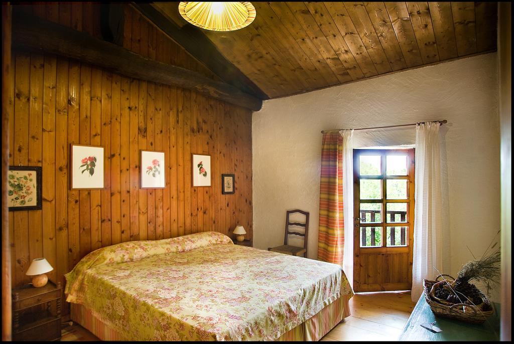 Agriturismo Famiglia Al Castello Di Bagnolo Bagnolo Piemonte ห้อง รูปภาพ